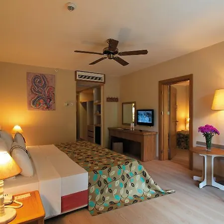 Hotell Defne Star 4*